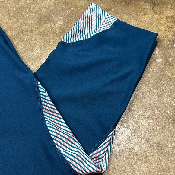 Nike Leggings in Green-Turquoise color way
Size: 3x - Picture 7 of 9